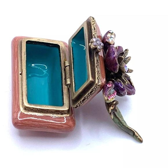 NEW Jay Strongwater "Miranda" Oleander Box 
5050 - Picture 5 of 9